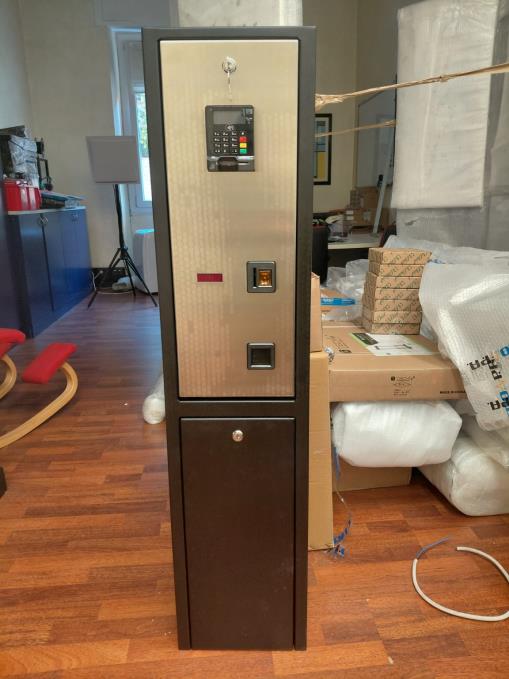 Colonnina integrata POS e gettoniera durante la realizzazione nel laboratorio Daicon